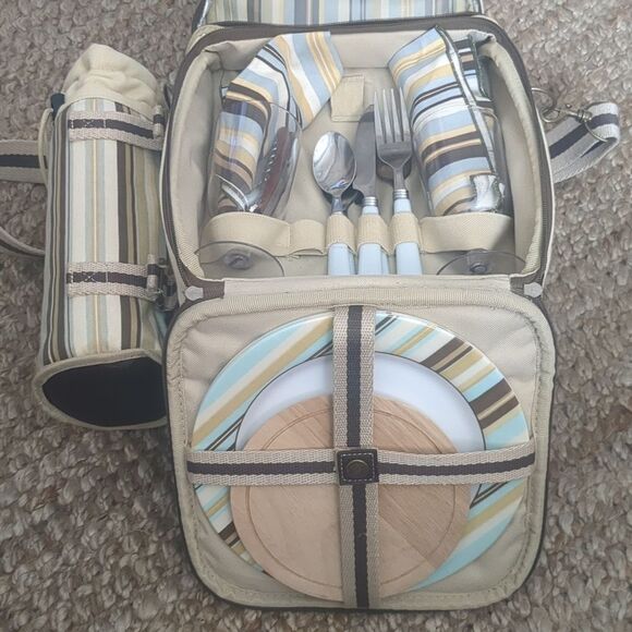 Picnic at Ascot Picnic Cooler w/ Glasses Plates Napkins Cutting Board - Picture 8 of 9